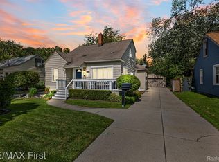 21811 Lange St, Saint Clair Shores, MI 48080