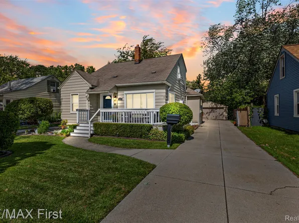 21811 Lange St, Saint Clair Shores, MI 48080