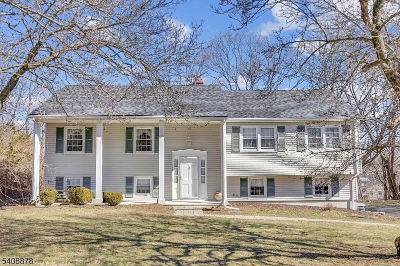 1st image of 39 Deerfield Rd