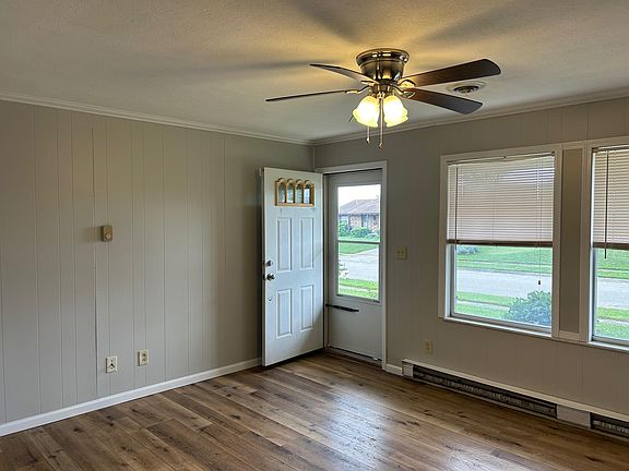 3rd image of 611 Idaho Dr