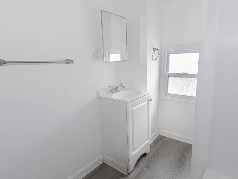125 Bell St #B — Photo 5