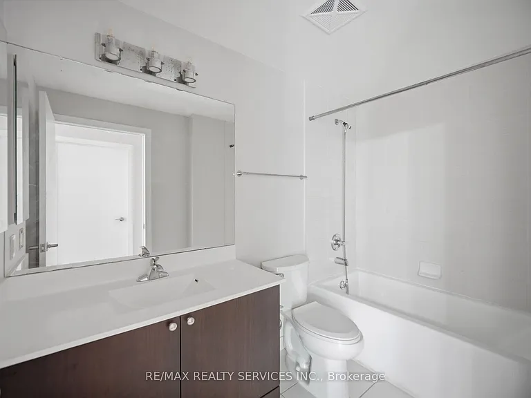 151 Village Green Sq #206 — Photo 27