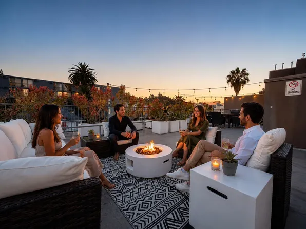 1747 N La Brea Ave, Los Angeles, CA 90046