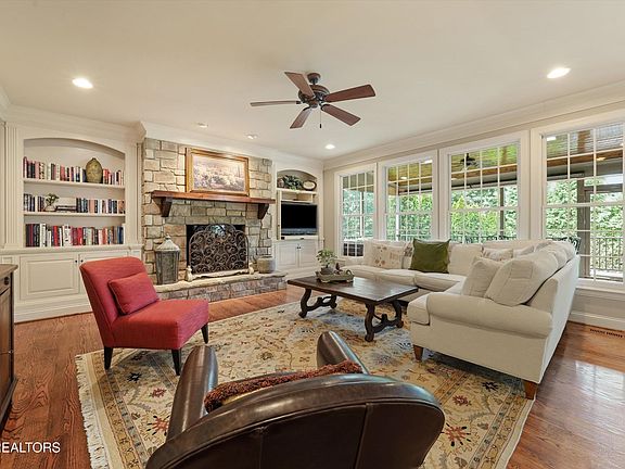 2nd image of 519 Cumberland Ridge Dr