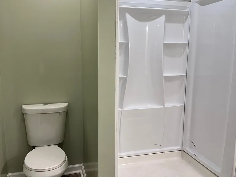 1 of 2 spacious Bathrooms