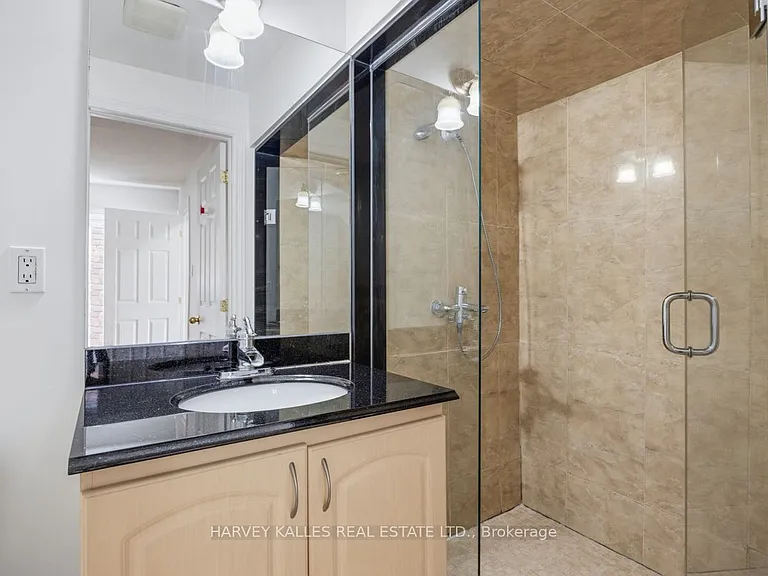 916 Bloor St W #UPPER — Photo 19