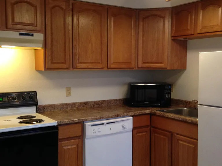 433 Genesee St #4 — Photo 2
