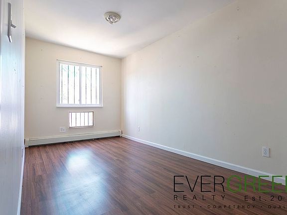5th image of 1263 Putnam Ave #2