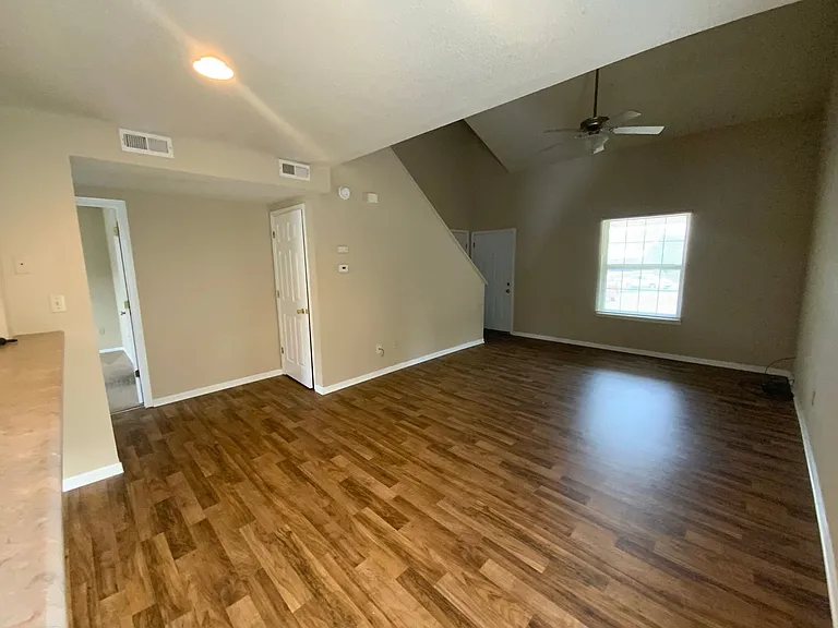 1605 Steamboat Ln — Photo 31