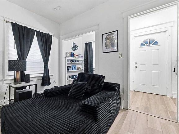 3rd image of 3249 Victor St