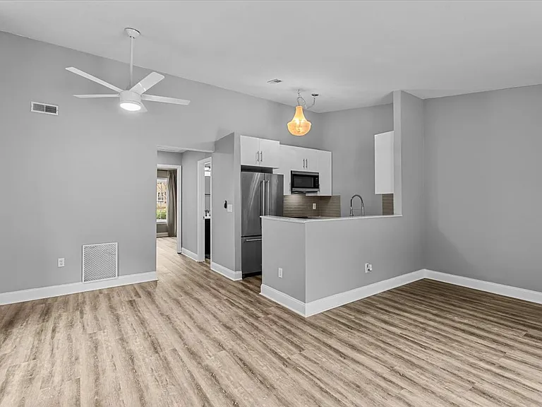 2653 Cottage Pl — Photo 2
