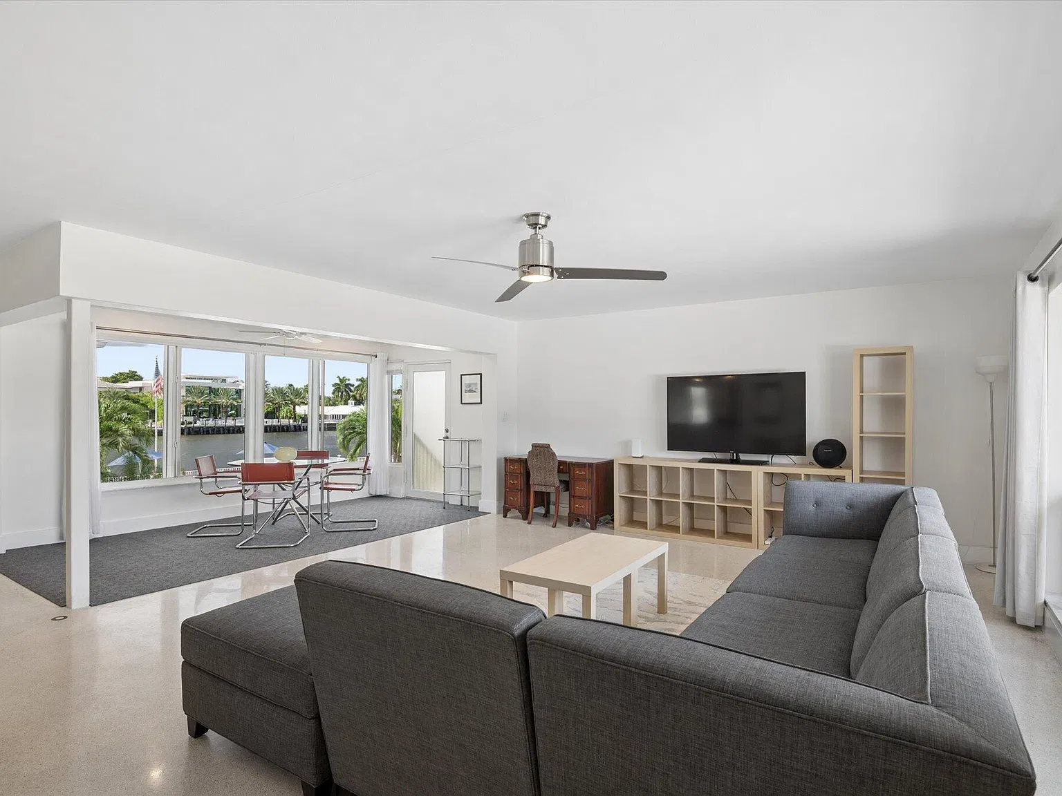 609 Bayshore — Photo 3