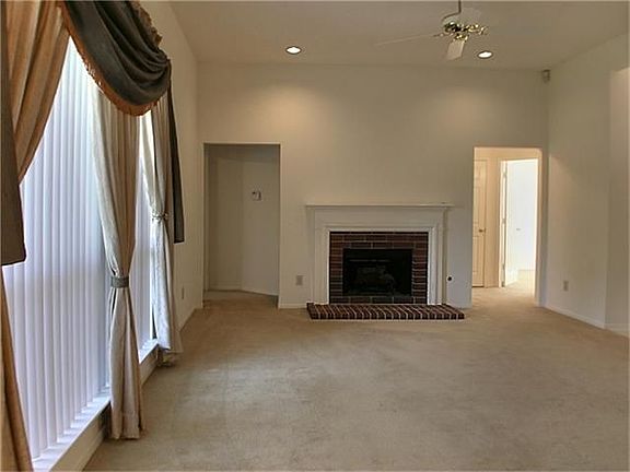 4th image of 18010 Pinson Dr