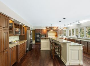 502 Robinwood Ln, Wheaton, IL 60189