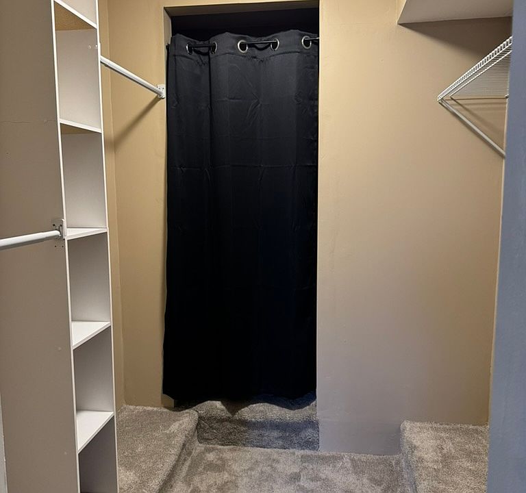 Walk-in Closet