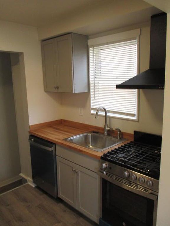 1425 Moran Ave, Lincoln Park, MI - More