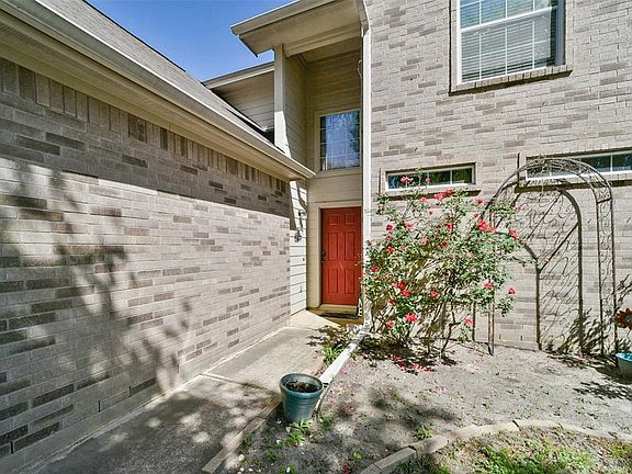 2nd image of 995 Oak Glen Drive