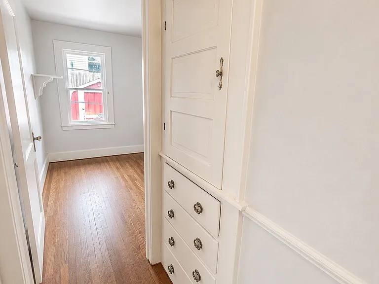 325 Parkdale Ave — Photo 6