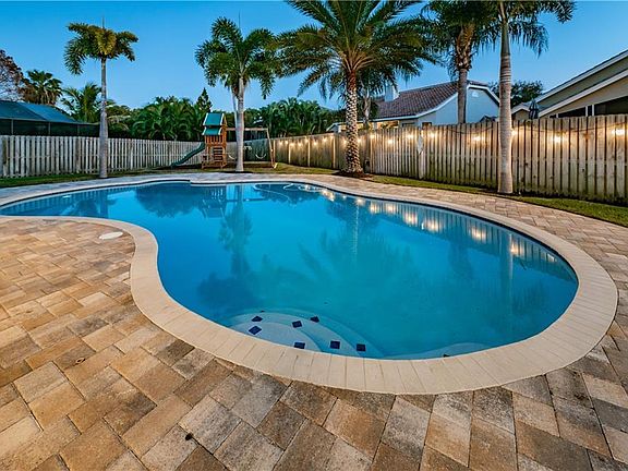3rd image of 5288 White Sand Cir NE