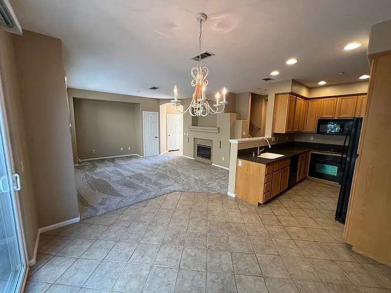 1617 Hope St — Photo 11