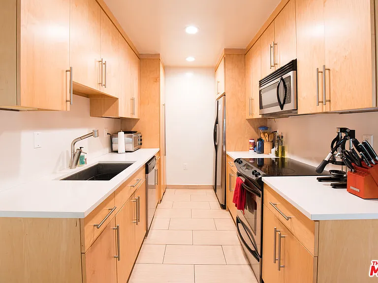 931 N Alfred St #306 — Photo 13