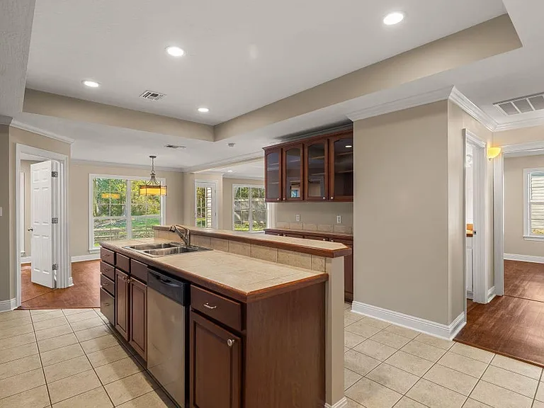 34 Clear Springs Ct — Photo 7