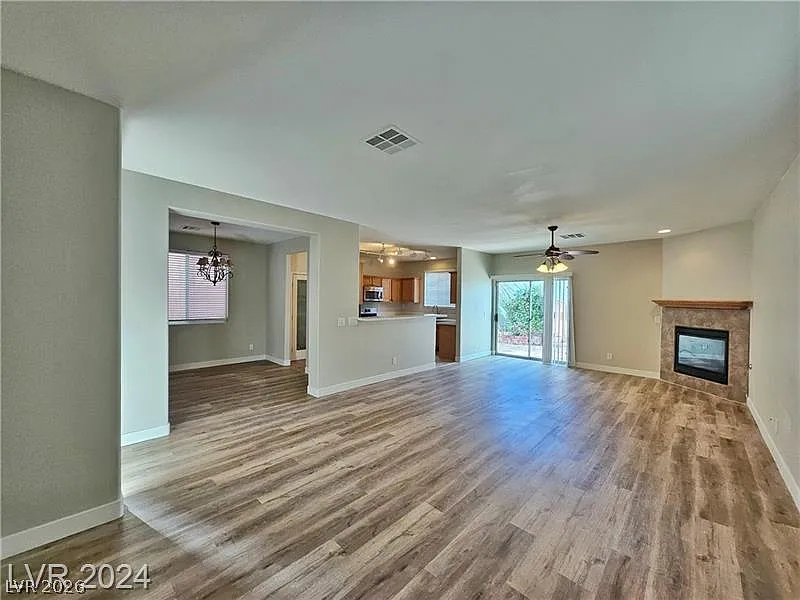 4 bed, 2.5 bath, 2242 sqft, $2,095 — Photo 2