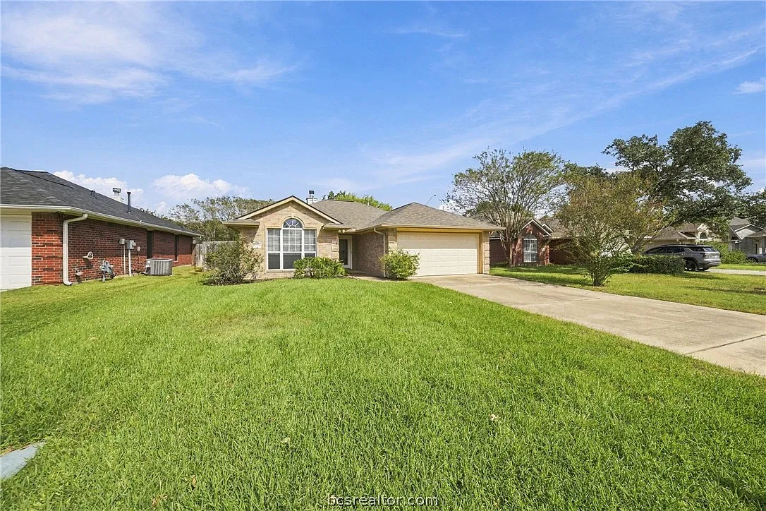 3 bed, 1405 sqft, $2,200 — Photo 3