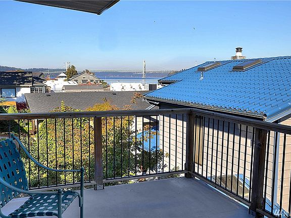 Enjoy views of the Narrows bridge from the upper deck. 