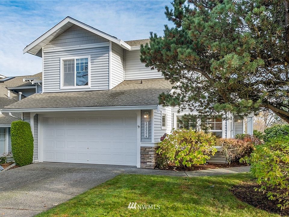 Welcome to CAREFREE LIVING with this end unit Townhome! No roof to replace, no siding to repair, no landscaping to do! Just move in and enjoy this remodeled MAIN FLOOR MASTER townhome in the Meadows at Riverview.
