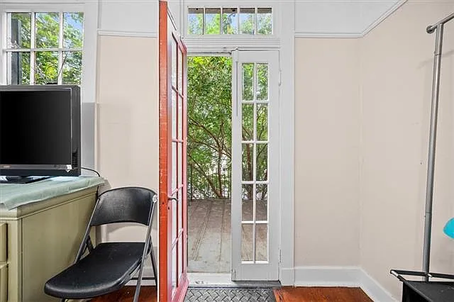 2608 Magazine St — Photo 10