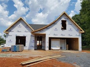 6257 Armsburg Rd, Clemmons, NC 27012