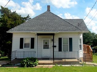 312 7th St, Peru, IL 61354