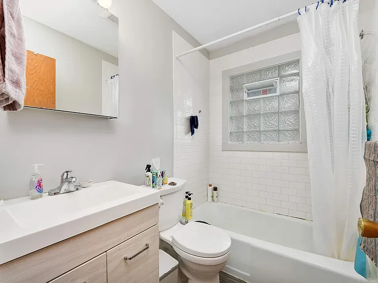 1517 Grand Ave #4 — Photo 5