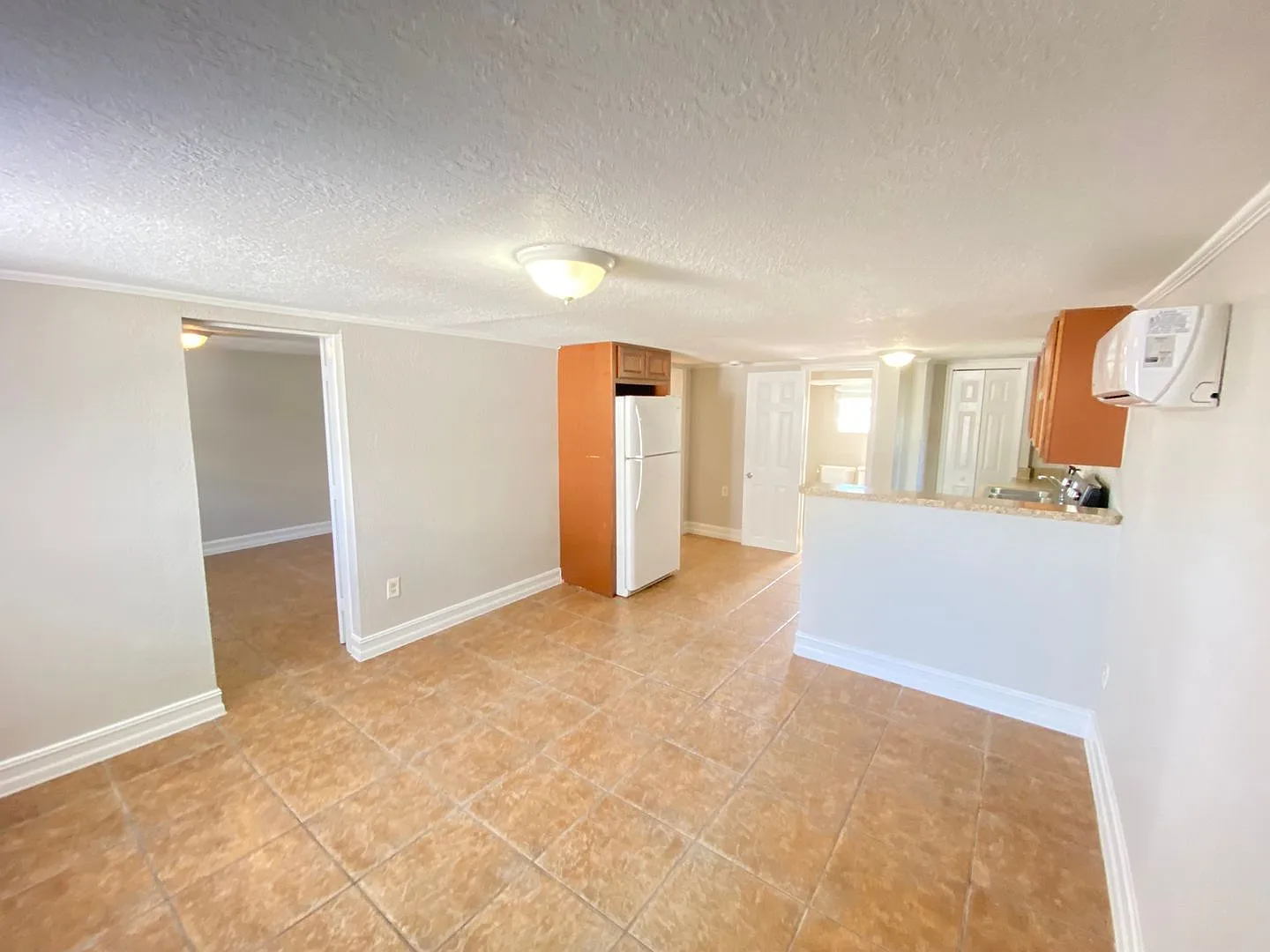 2 bed, 1.0 bath, 650 sqft, $1,165 — Photo 2