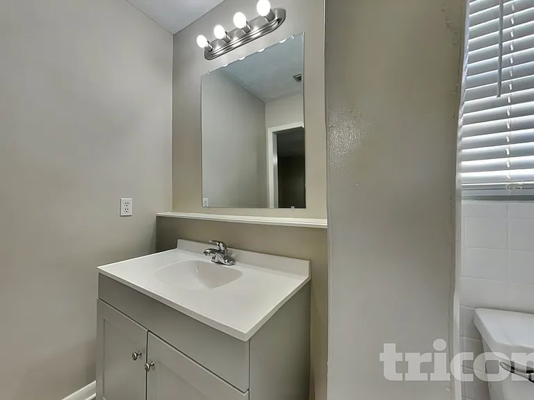 671 Custer Cir — Photo 8