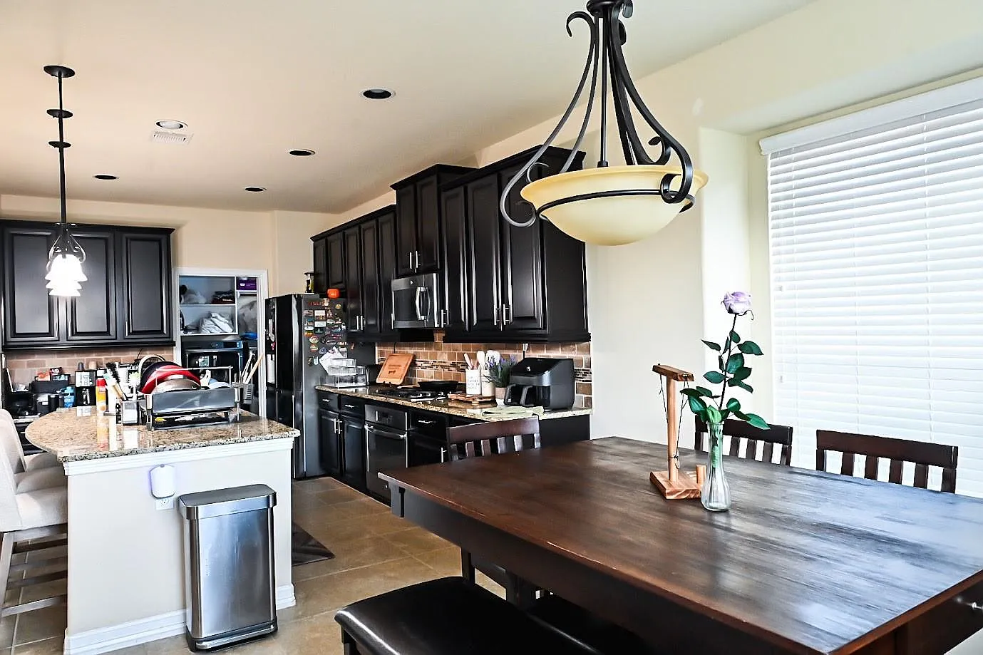 4 bed, 3.5 bath, 2883 sqft, $2,850 — Photo 3