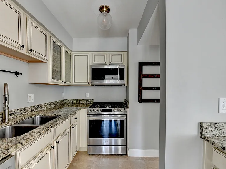 6980 Roswell Rd #C5 — Photo 19
