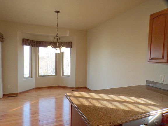 4th image of 229 Enchantment Rd