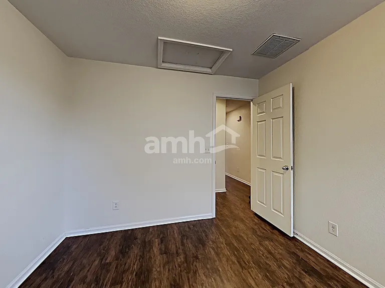 251 Lonewolf Dr — Photo 12