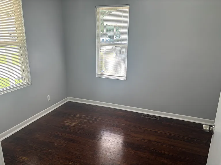 22441 Ridgeway St — Photo 13