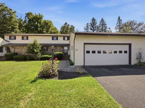 825 Kimry Moor, Fayetteville, NY 13066