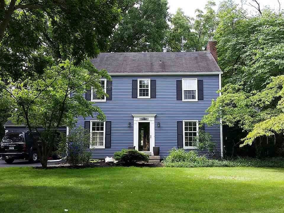 1st image of 911 Garden St
