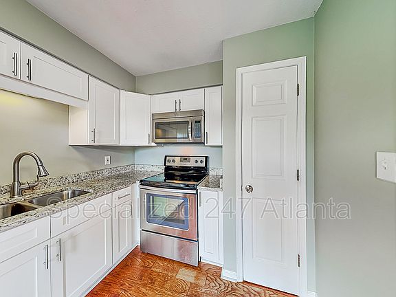 5th image of 4205 Pine Heights Dr NE