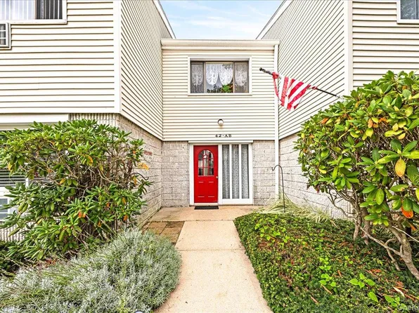 42 Richmond Boulevard #3A, Ronkonkoma, NY 11779