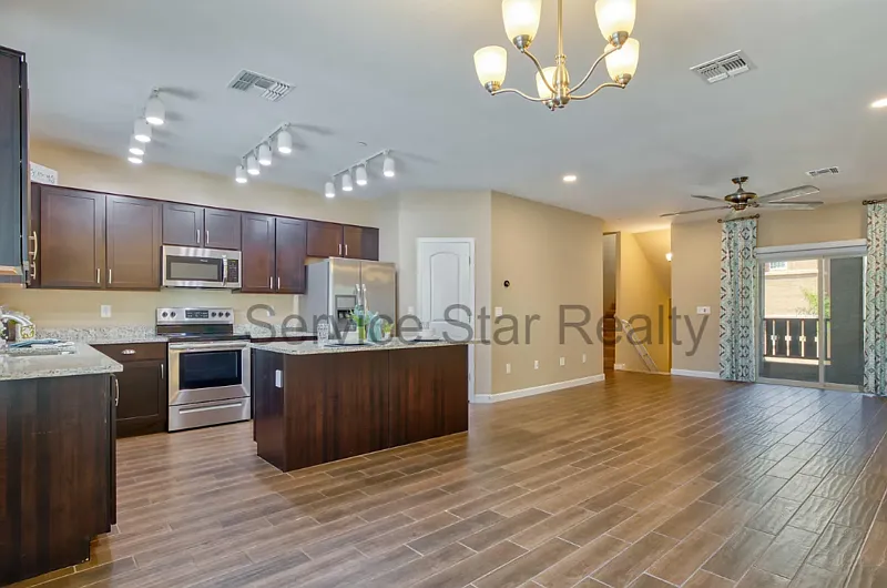 3 bed, 2.5 bath, 1221 sqft, $1,999 — Photo 2