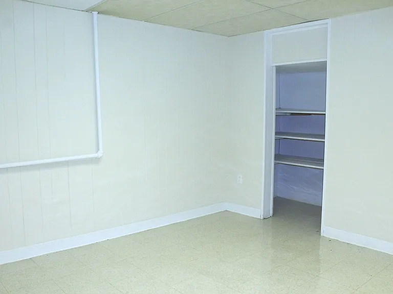 Avon Apartments — Photo 31