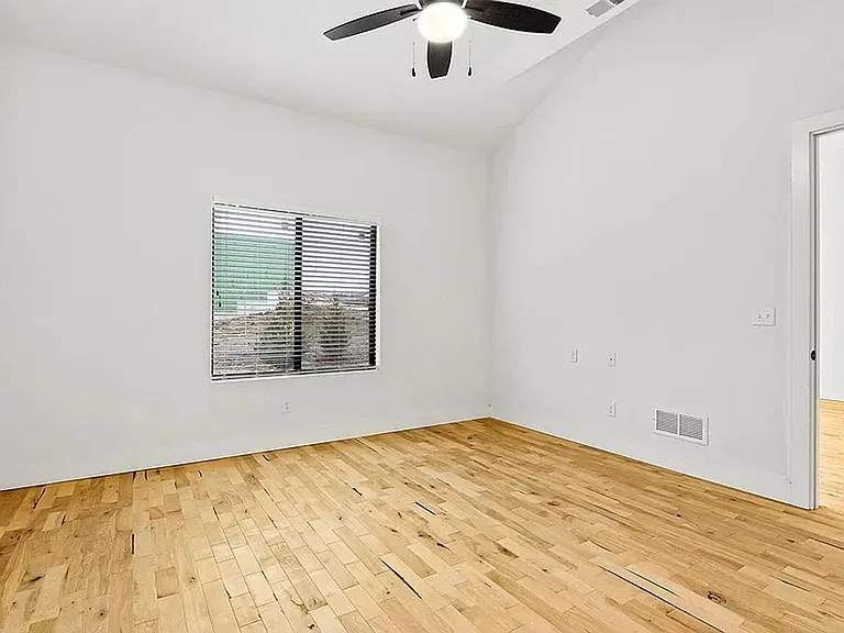 105 & 107 E Maplewood Ln — Photo 20