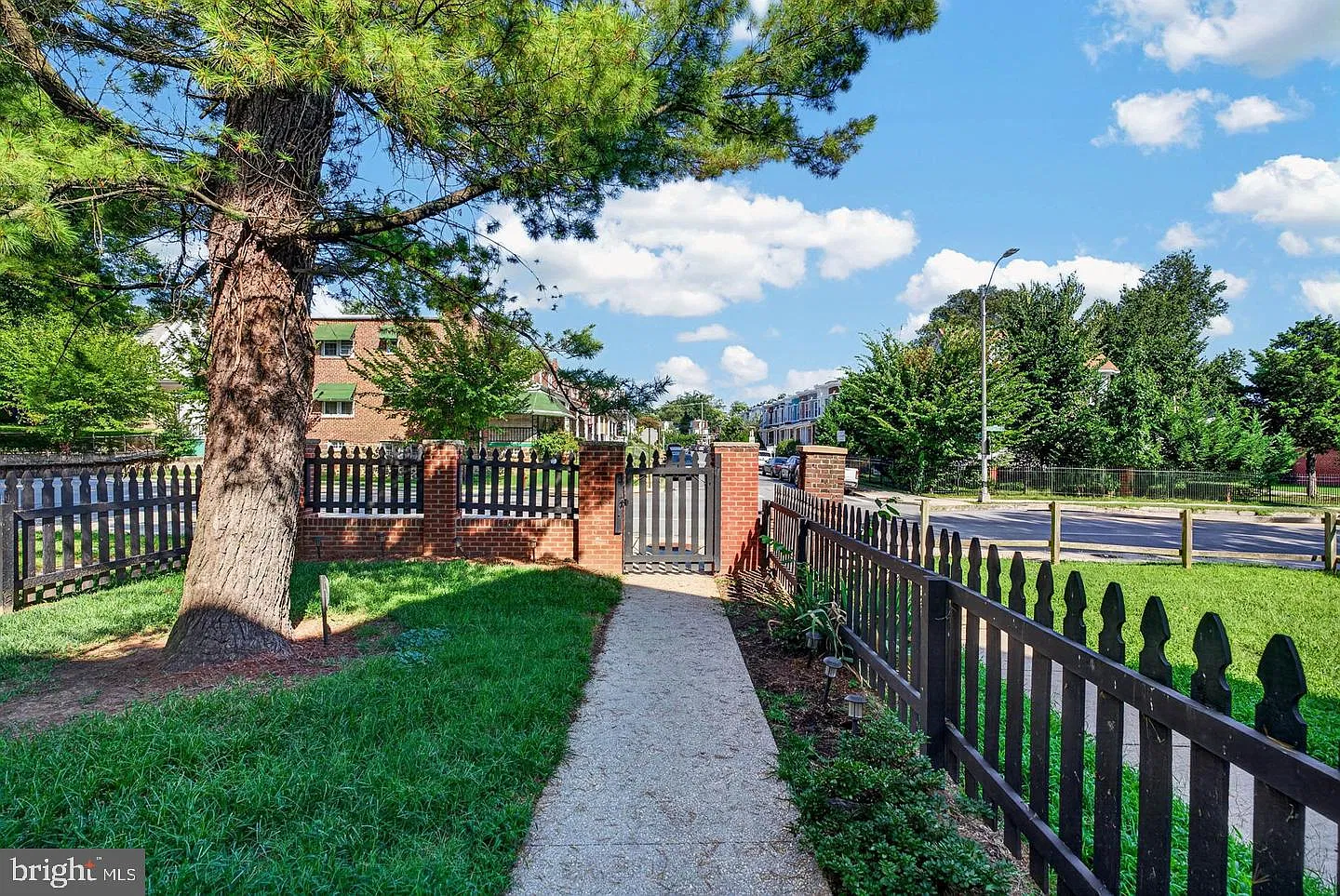 4 bed, 3.5 bath, 2814 sqft, $4,200 — Photo 4