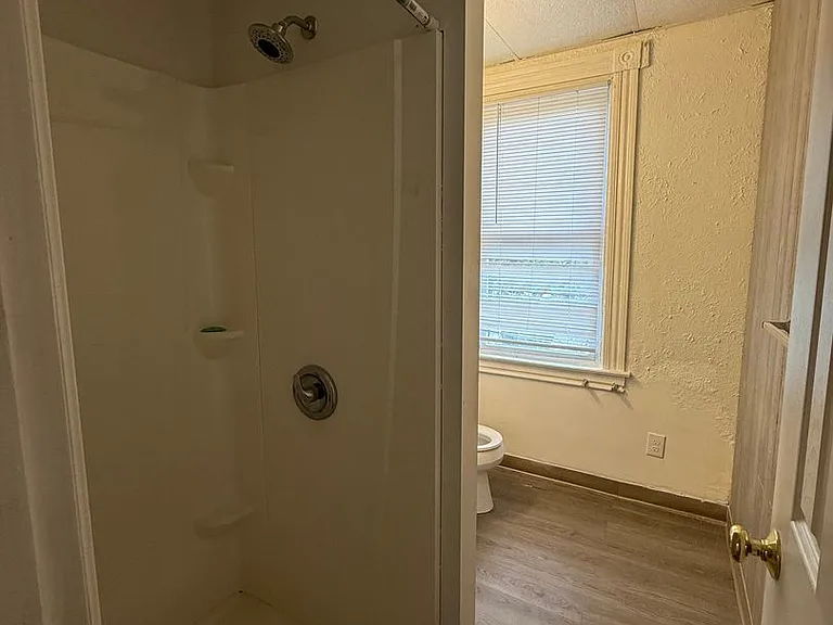 1104 Langtry St — Photo 9